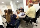 Secretário José Antônio Heluy dialoga com Marcelo Introvini e assessoras da Fapcen